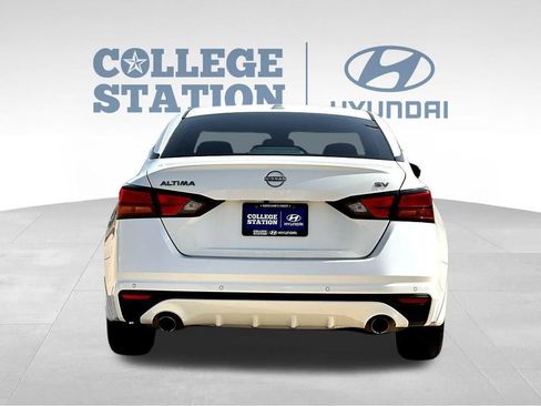 Used 2024 Nissan Altima 2.5 SV w/ SV Premium Package FWD image 9