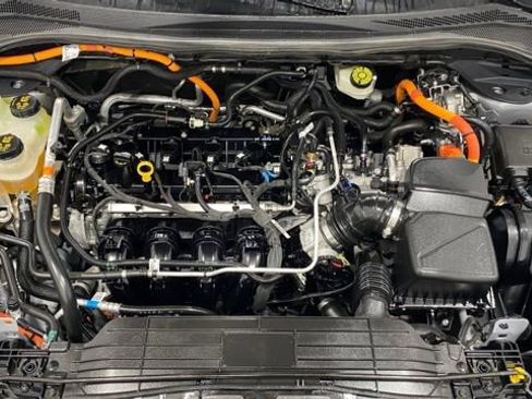 Used 2021 Ford Escape Titanium w/ Titanium Elite Package image 8