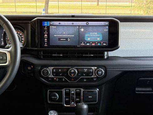 Used 2025 Jeep Wrangler Unlimited Sahara AWD/4WD image 17