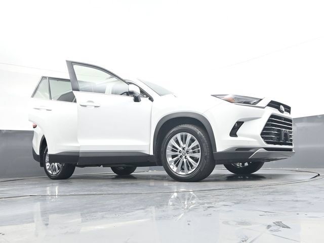 Used 2024 Toyota Grand Highlander AWD image 45