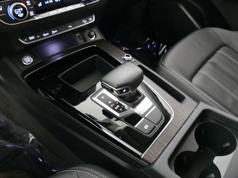 Used 2023 Audi Q5 2.0T Premium w/ Convenience Package AWD/4WD image 18