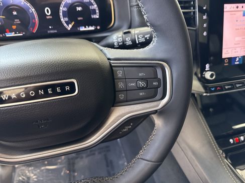 Used 2024 Jeep Wagoneer Series II image 19