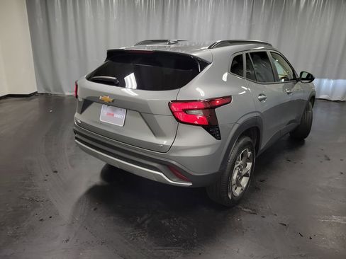 Used 2025 Chevrolet Trax LT image 8