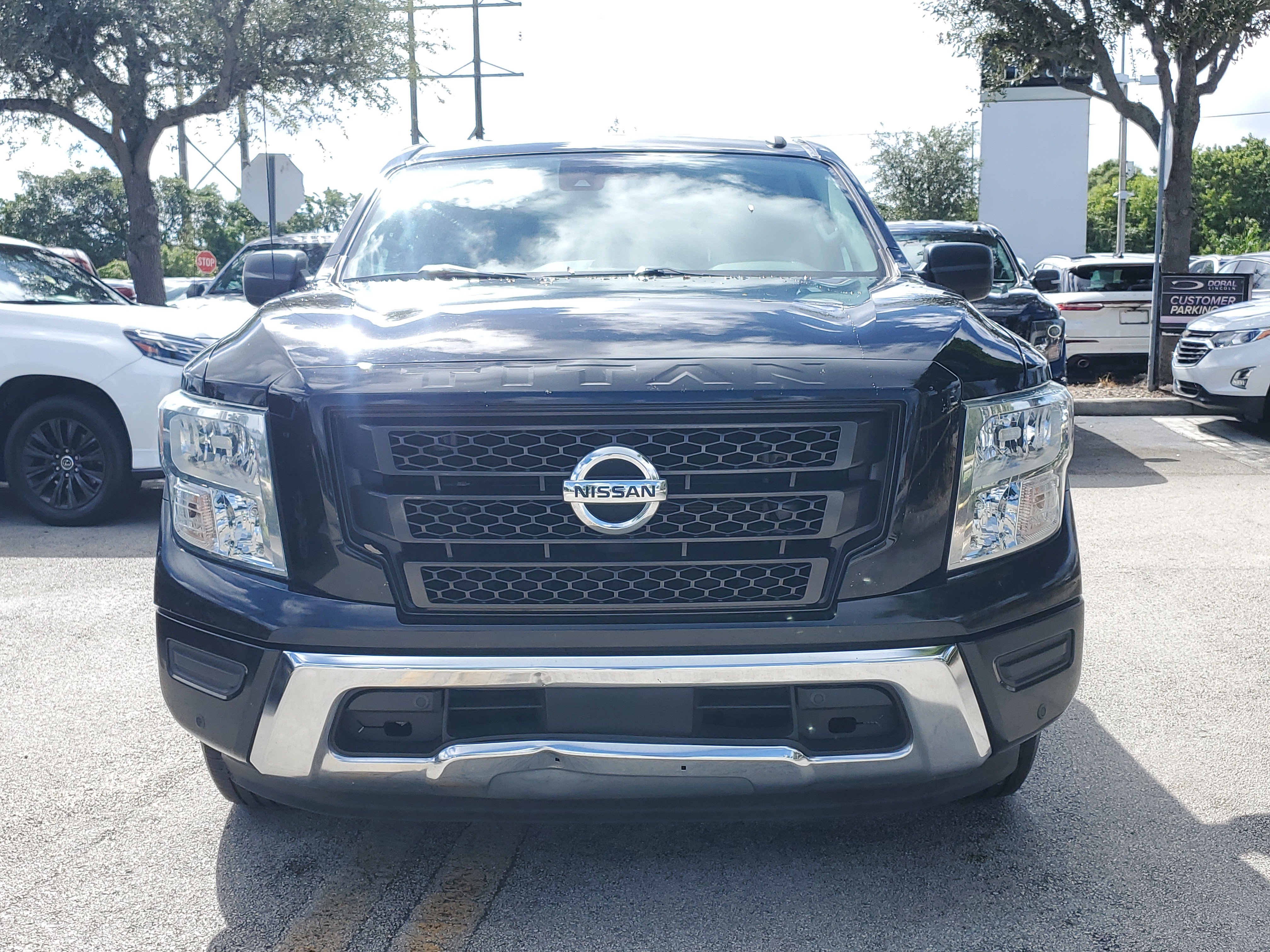 Used 2021 Nissan Titan SV w/ SV Convenience Package RWD image 2