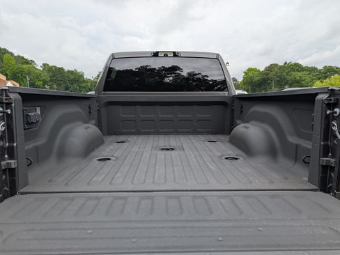 Used 2024 RAM 2500 Big Horn w/ Night Edition AWD/4WD image 18