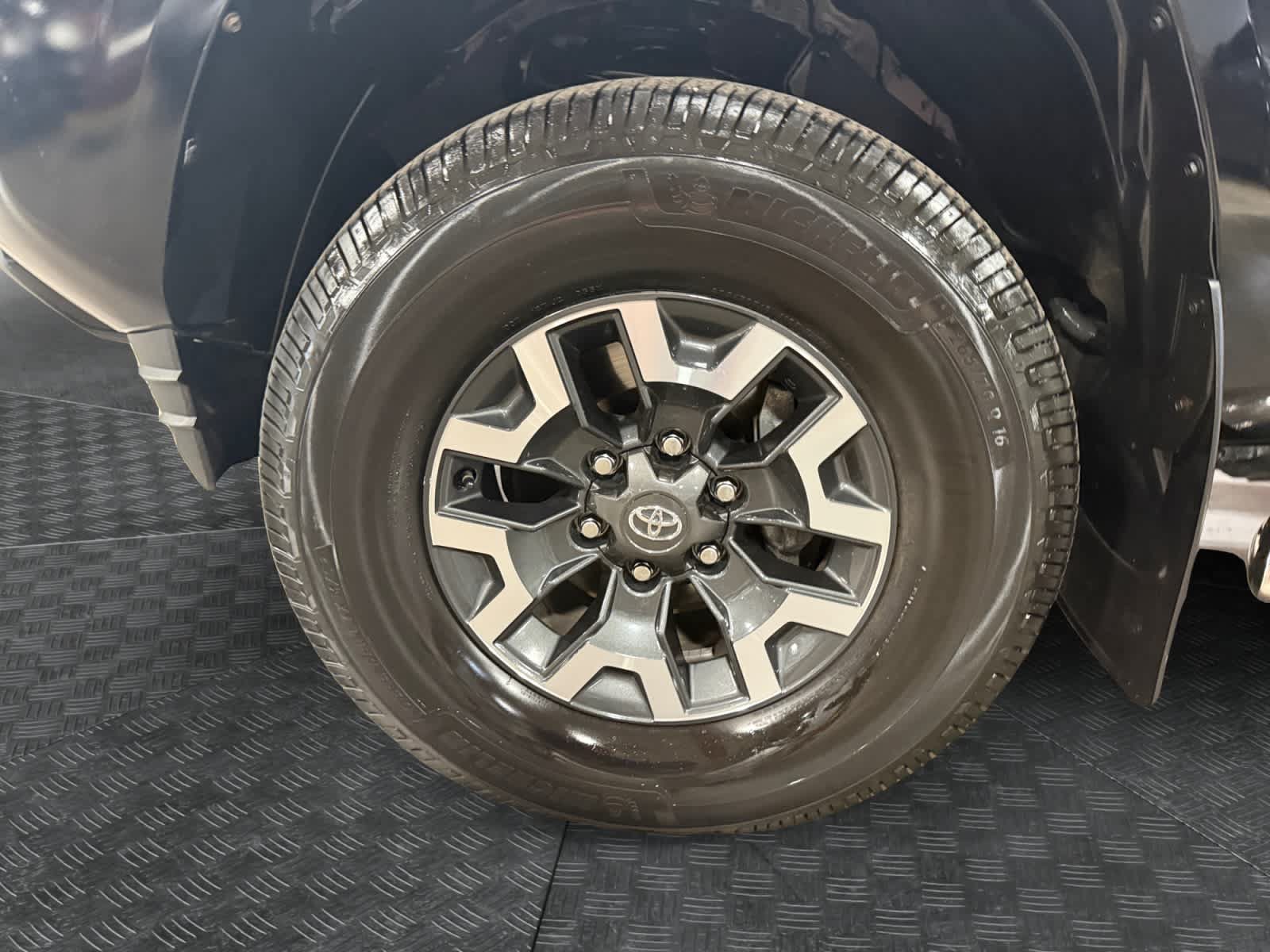 Used 2018 Toyota Tacoma SR w/ SR Convenience Package AWD/4WD image 15