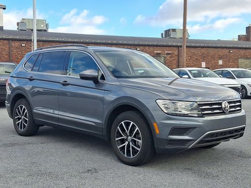 Used 2021 Volkswagen Tiguan SE w/ Panoramic Sunroof Package image 3