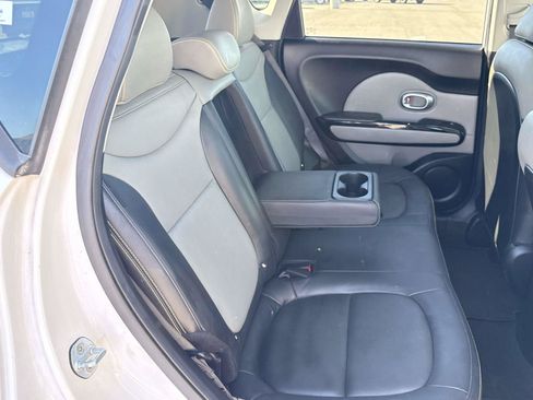 Used 2016 Kia Soul + w/ Primo Package FWD image 17