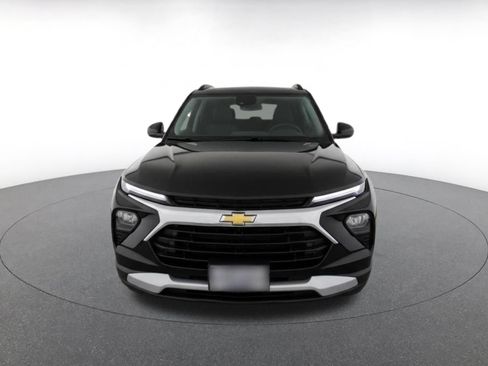 Used 2025 Chevrolet TrailBlazer LT AWD/4WD image 2
