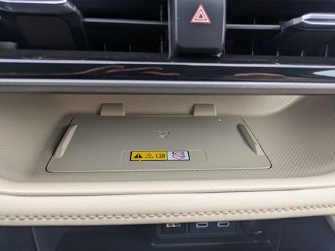 Used 2024 Toyota Highlander XLE AWD/4WD image 31