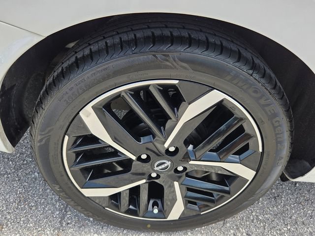 Used 2024 Nissan Versa SR FWD image 19