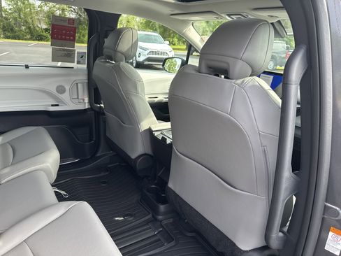 New 2025 Toyota Sienna XLE image 32