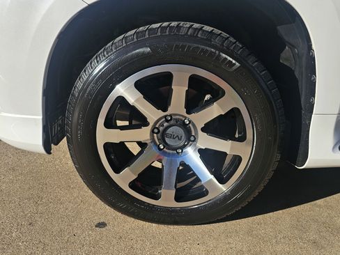 Used 2014 Lexus GX 460 w/ Premium Package image 13