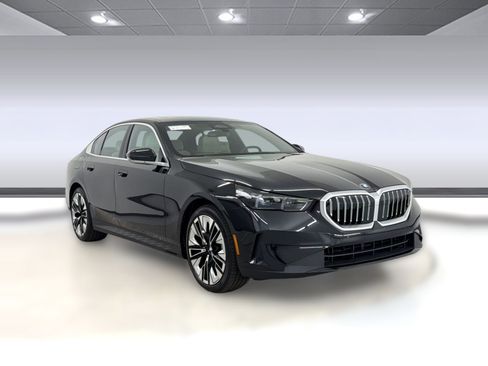 New 2026 BMW 530i w/ Premium Package image 7