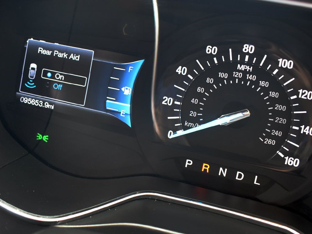 Used 2017 Ford Fusion SE w/ Fusion SE Technology Package FWD image 11