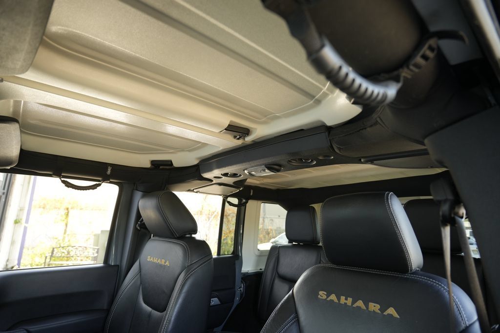 Used 2015 Jeep Wrangler Unlimited Sahara w/ Connectivity Group AWD/4WD image 22