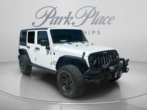 Used 2011 Jeep Wrangler Unlimited Sport w/ Connectivity Group AWD/4WD image 7