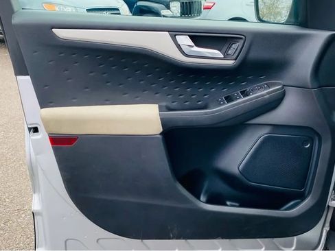 Used 2020 Ford Escape SE image 27