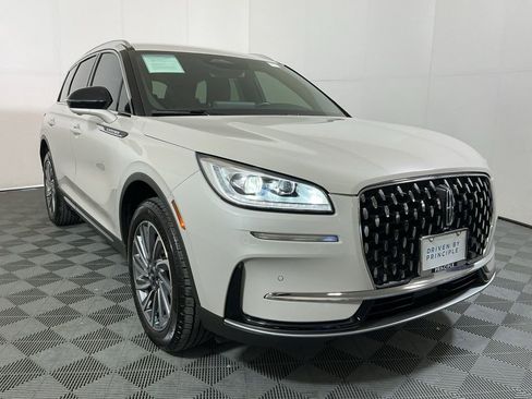 Used 2023 Lincoln Corsair Reserve w/ Equipment Group 201A image 4