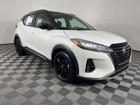 Used 2023 Nissan Kicks SR FWD image 3