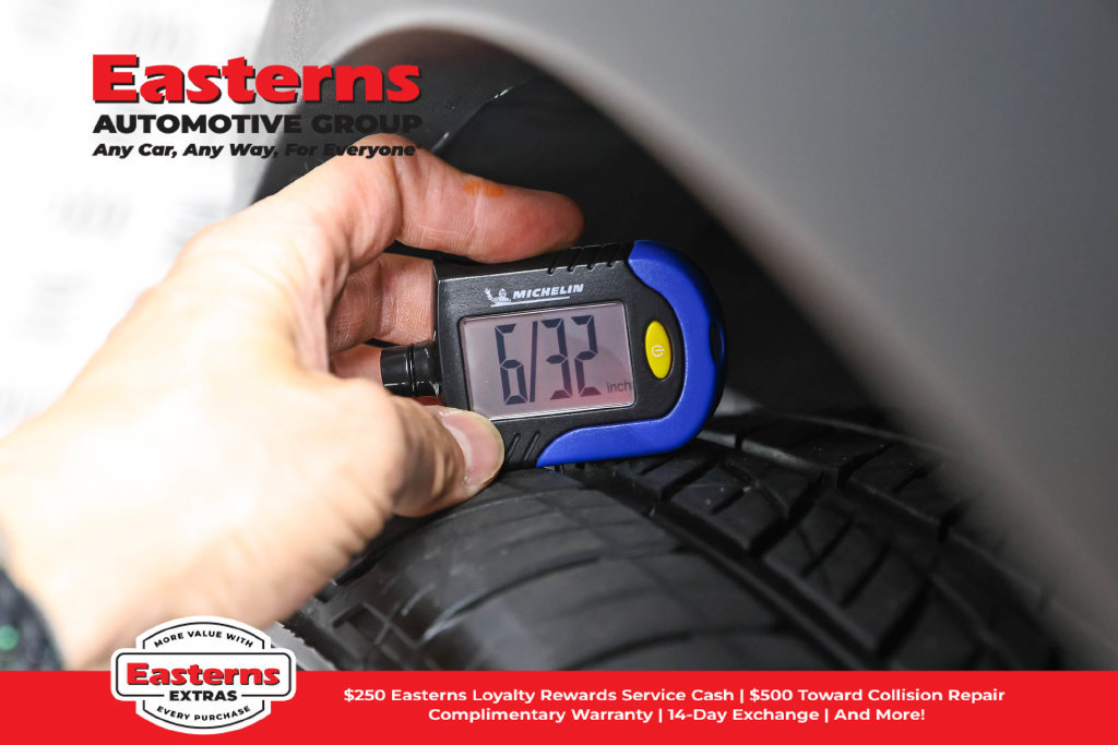 Used 2024 Nissan Pathfinder SV AWD/4WD image 30