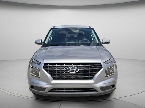 Used 2025 Hyundai Venue SE FWD image 4