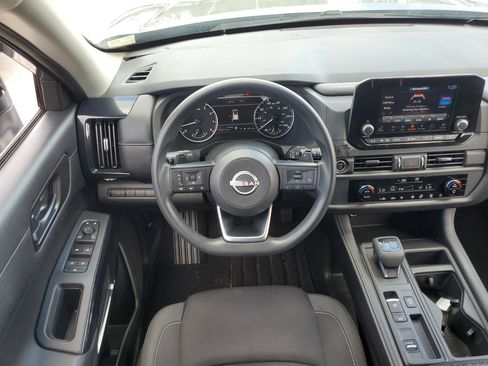 Used 2024 Nissan Pathfinder S image 21