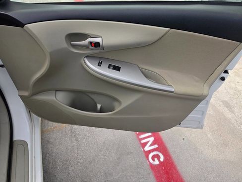 Used 2011 Toyota Corolla LE FWD image 30