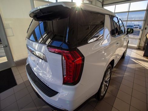 Used 2023 GMC Yukon Denali w/ Denali Reserve Package image 7