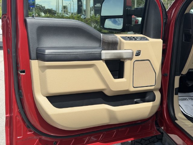 Used 2020 Ford F250 Lariat w/ Lariat Ultimate Package AWD/4WD image 32