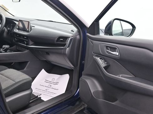 Used 2024 Nissan Rogue SV AWD/4WD image 12