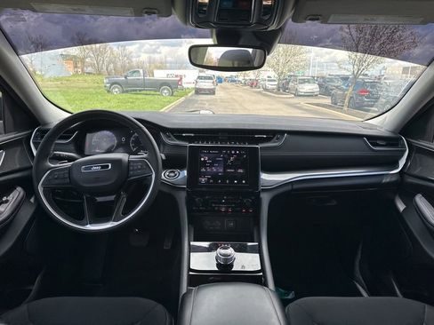 Used 2023 Jeep Grand Cherokee Laredo w/ Luxury Tech Group I image 19