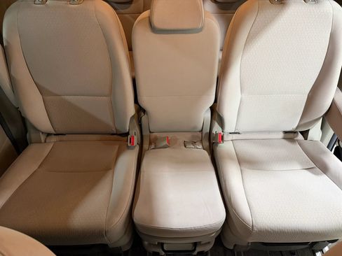 Used 2016 Kia Sedona LX FWD image 51
