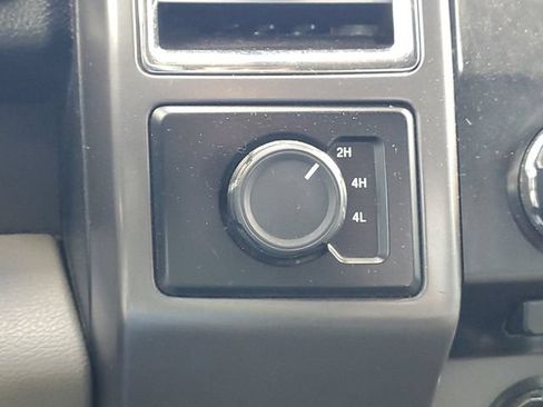 Used 2015 Ford F150 XLT AWD/4WD image 22