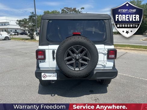 Used 2025 Jeep Wrangler Sport AWD/4WD image 6