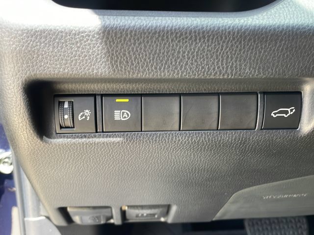 Used 2022 Toyota RAV4 XLE Premium AWD/4WD image 27