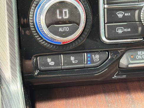 Used 2023 GMC Yukon Denali Ultimate AWD/4WD image 32