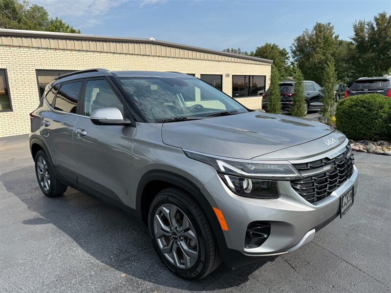 Used 2024 Kia Seltos S AWD/4WD image 5