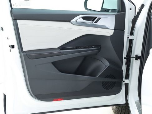 New 2026 Volkswagen Taos SEL image 56