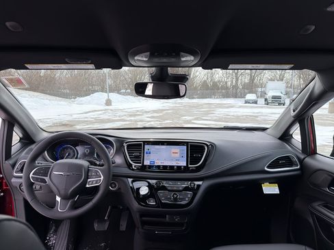 New 2026 Chrysler Pacifica Select image 29