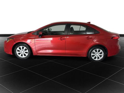 Used 2021 Toyota Corolla LE FWD image 2
