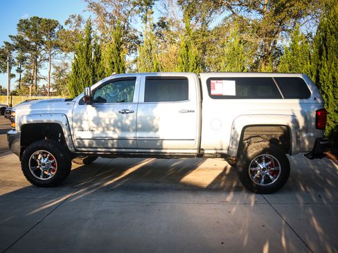 Used 2019 Chevrolet Silverado 2500 LTZ w/ Duramax Plus Package image 7