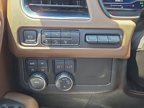 Used 2023 Chevrolet Tahoe High Country AWD/4WD image 27