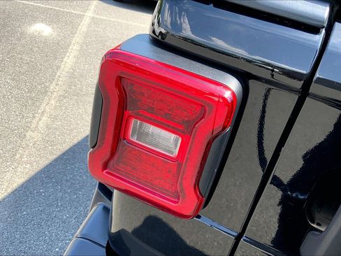 Used 2019 Jeep Wrangler Unlimited Sport AWD/4WD image 32