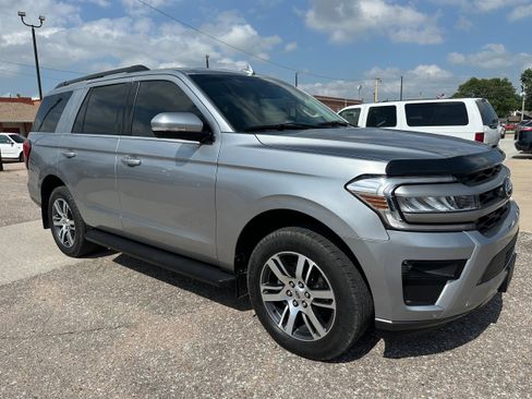 Used 2024 Ford Expedition XLT AWD/4WD image 8