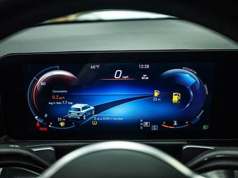 Used 2022 Mercedes-Benz GLB 250 w/ Premium Package Lite image 17