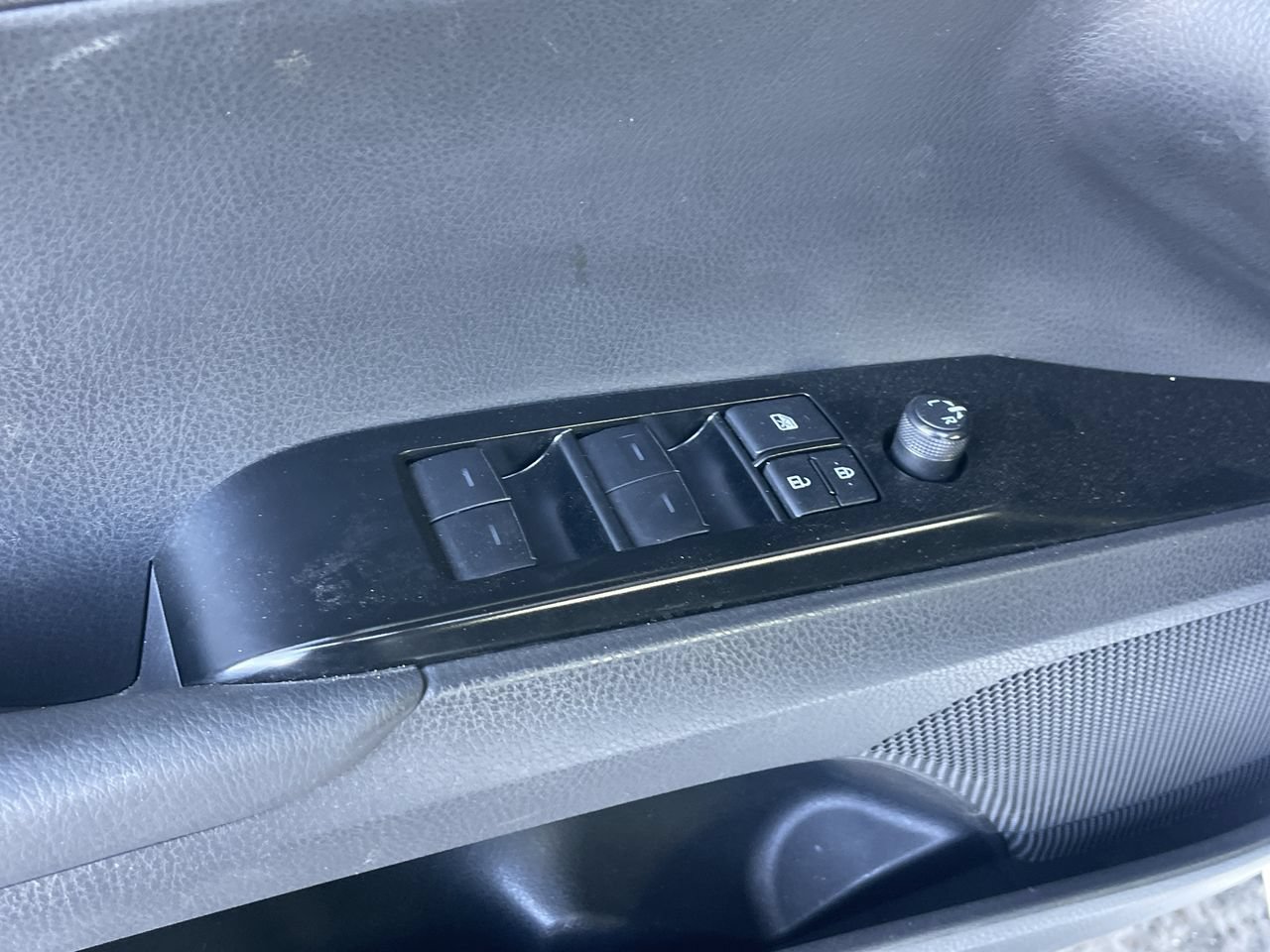 Used 2025 Toyota Camry LE w/ Convenience Package FWD image 23