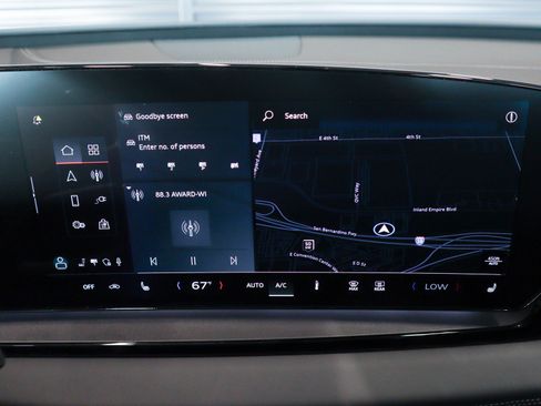 Used 2025 Audi Q6 e-tron Premium image 23