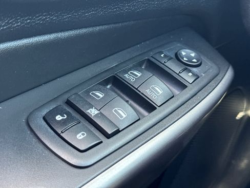 Used 2021 Jeep Cherokee Limited image 24