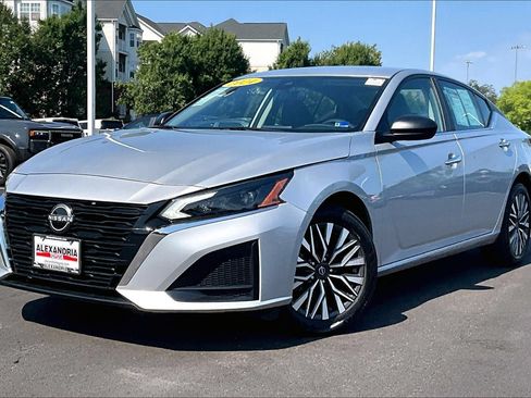 Used 2024 Nissan Altima 2.5 SV AWD/4WD image 1